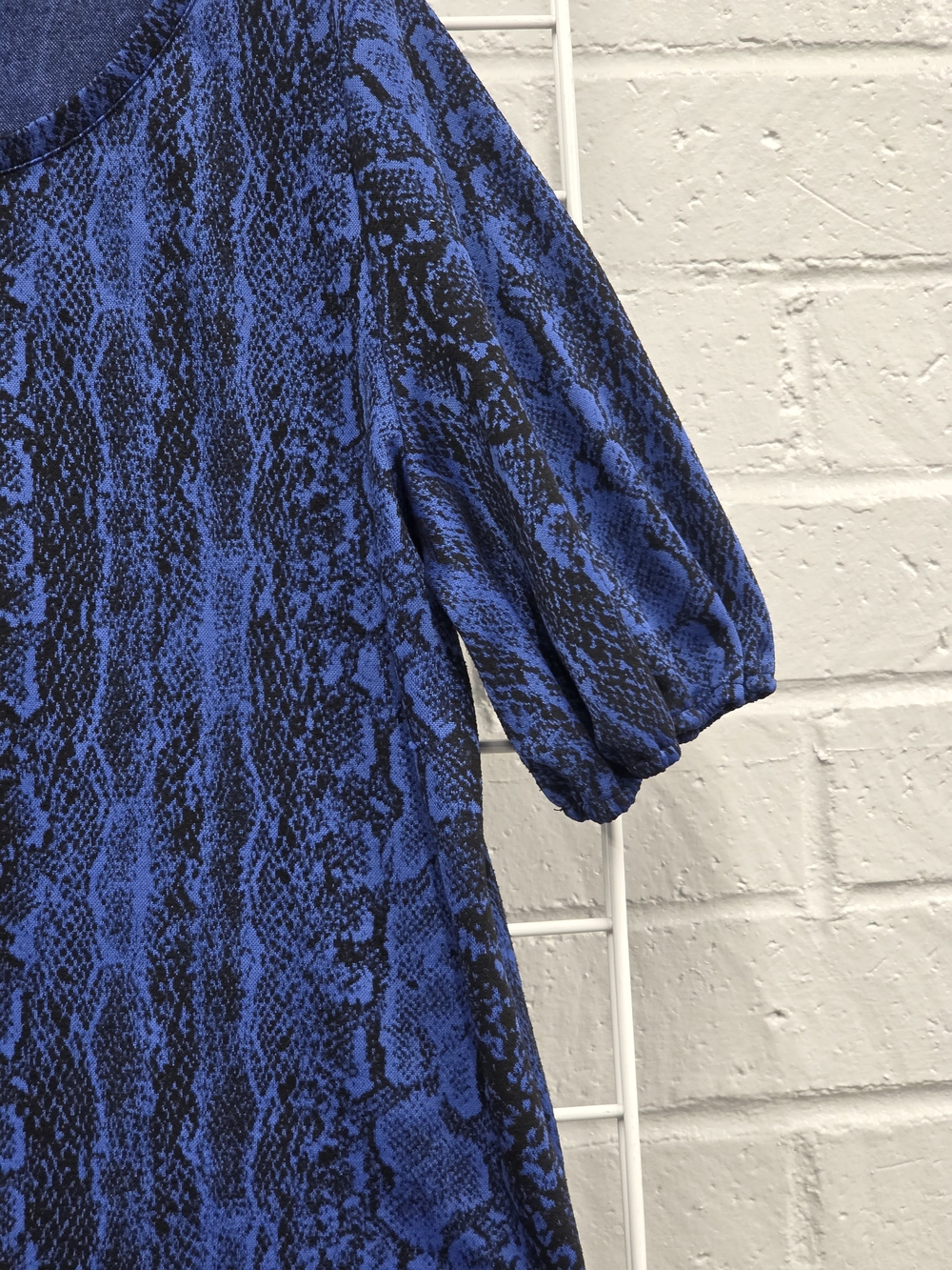 JM Collection Blue Snake-Print Puff Sleeve Women's Top - Picture 3 of 6